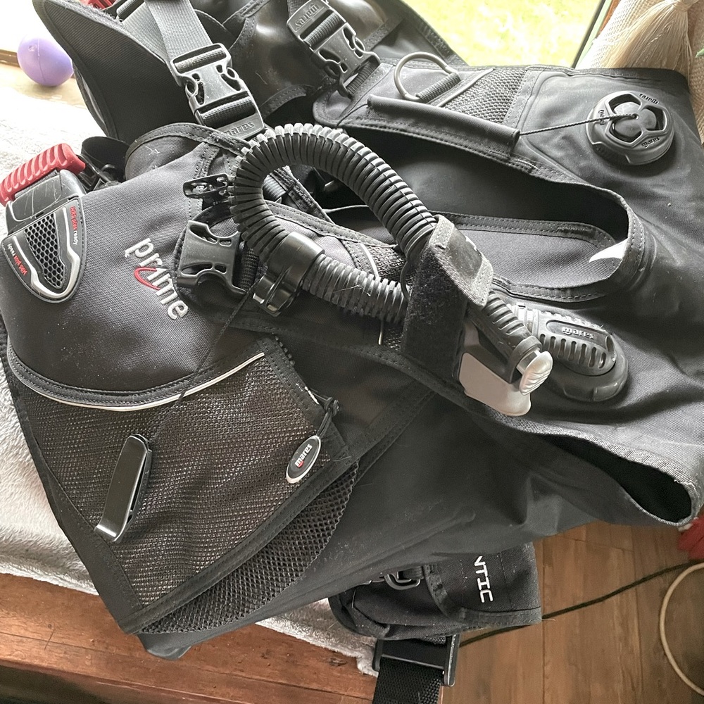 Scuba BCD Mares Large excellent condition integrated weights system like new